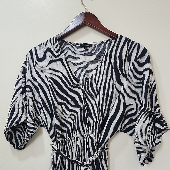 Zebra Print Maxi Dress – Flowy, Elegant & Trendy Opening on One Side - Picture 5 of 11